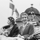 King Olav's first state visit went to Denmark. He was accompanied by Princess Astrid. Here the Princess rides in an open car with Queen Ingrid of Denmark to Amalianborg palace after their arrival in Copenhagen (Photo: Jan Stage NTB / Scanpix)